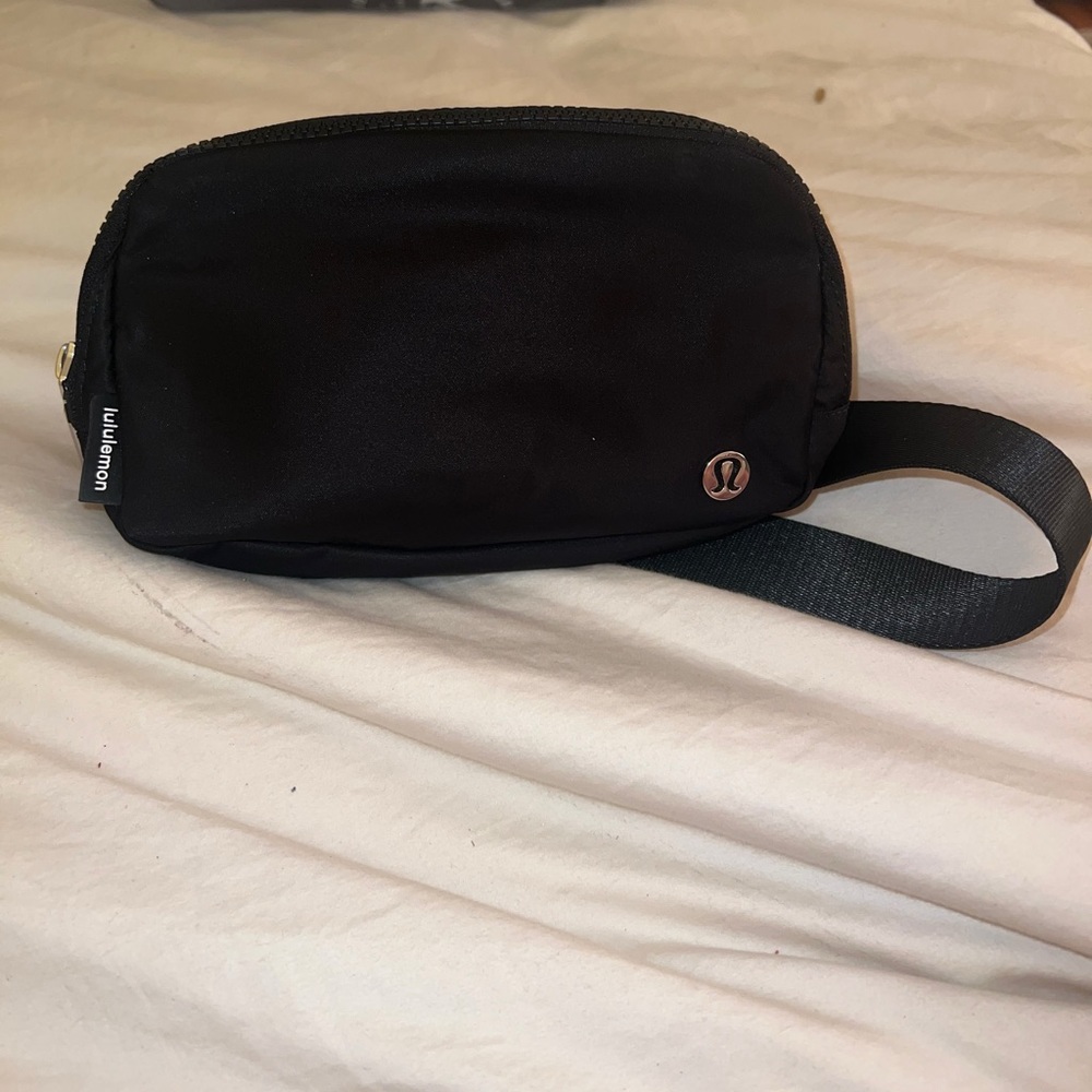 Lululemon Everywhere Belt Bag